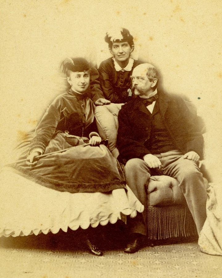 1866 1 Familienalbum Putbus Otto u Johanna Bismarck mit Fuerstin Putbus